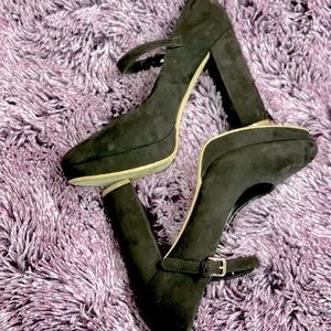 Eva&Zoe. Size 10. Dark brown.